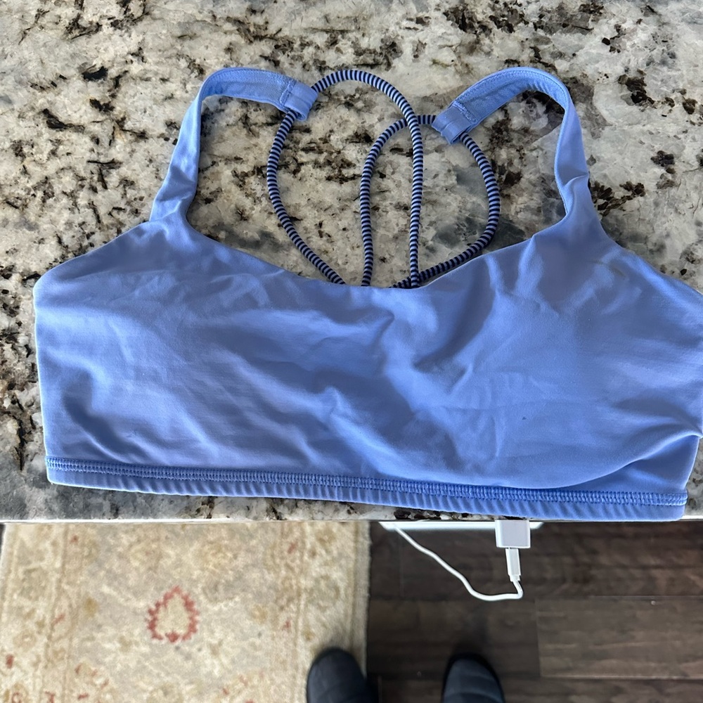 Lululemon free to be bra size 8